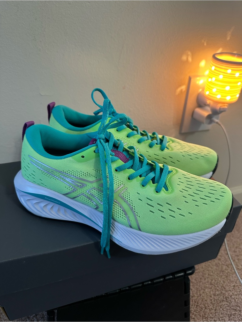 ASICS Gel-Excite 10, Women's Bright Lime Running Shoes with Teal Laces. Size 8.5